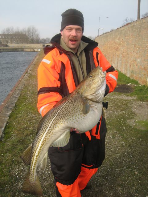 Henrik Larsen med en torsk på 15,25 kg